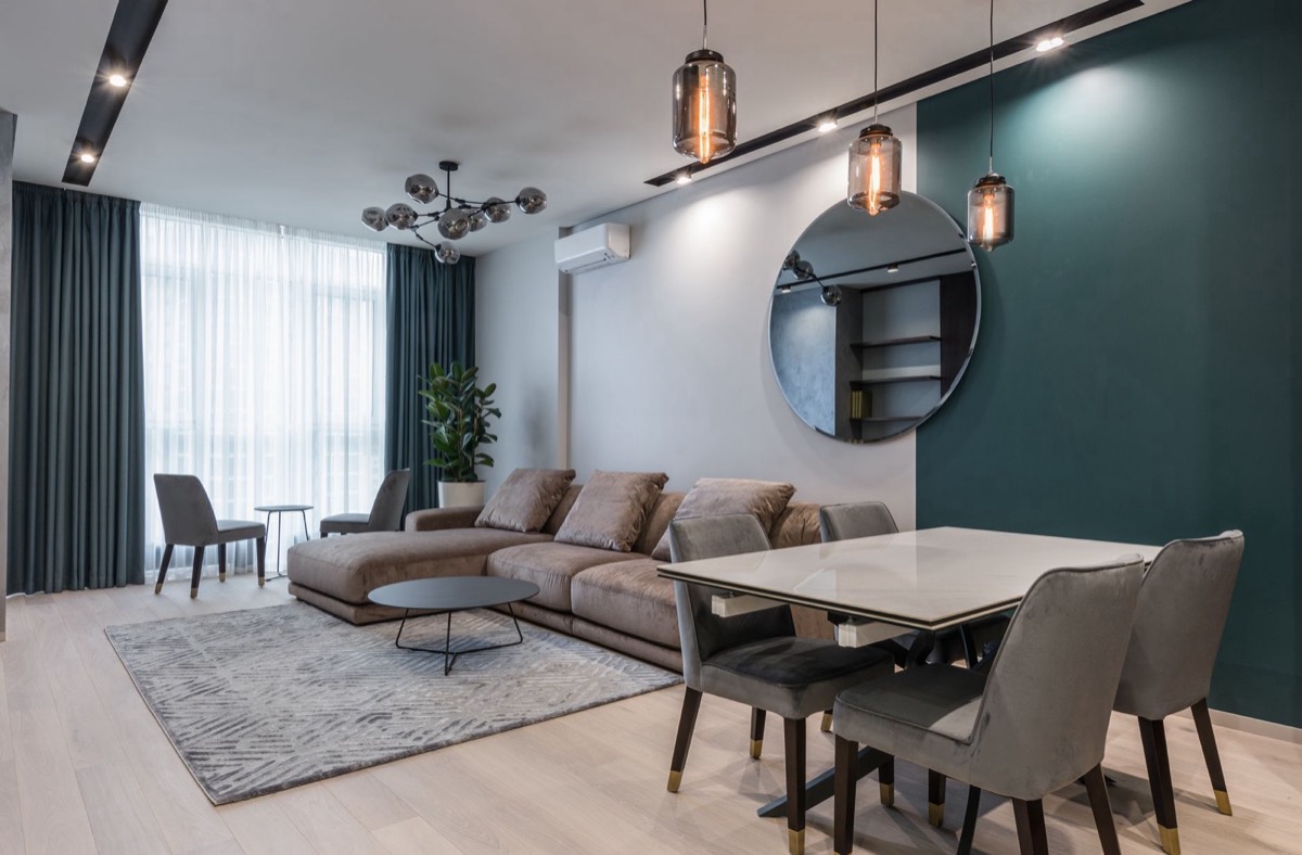Furnished apartment living room with real furniture, the standard to look for in a seasonal rental